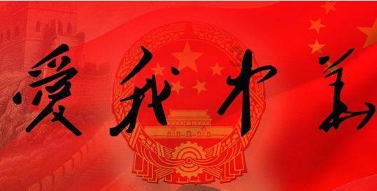 不想走了？哈尔滨火车站候车大厅里有个小土豆，应该是昨晚去冰雪大世界蹦迪唱歌了