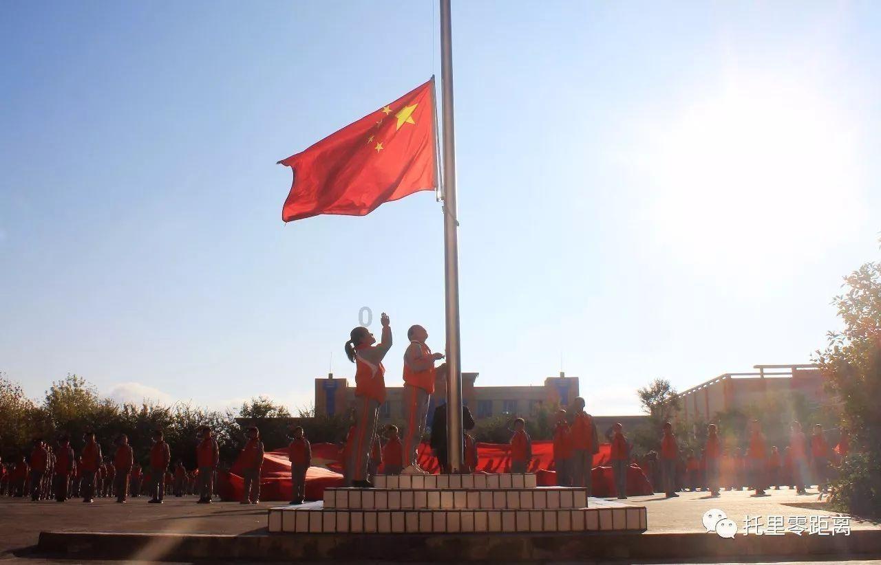 媒体人：蒋圣龙打中锋比谭龙更合适，中锋动作标准多了